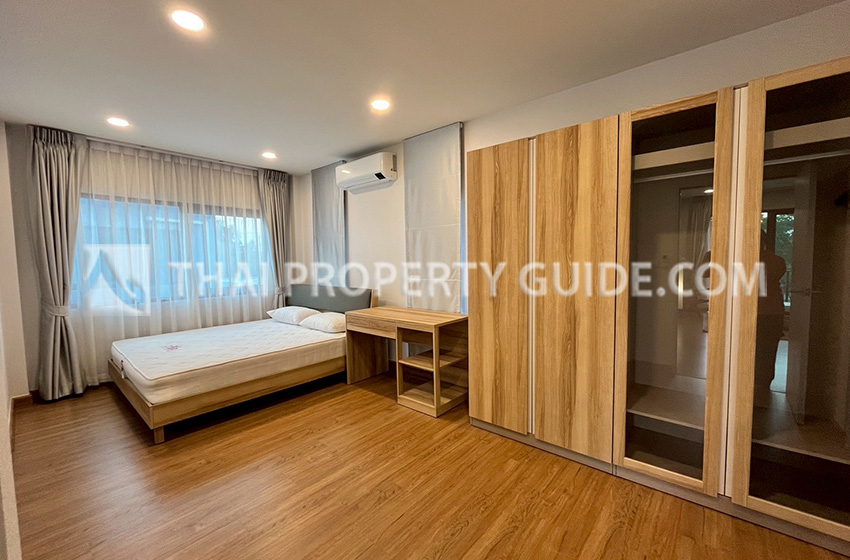 House with Shared Pool in Bangnatrad 